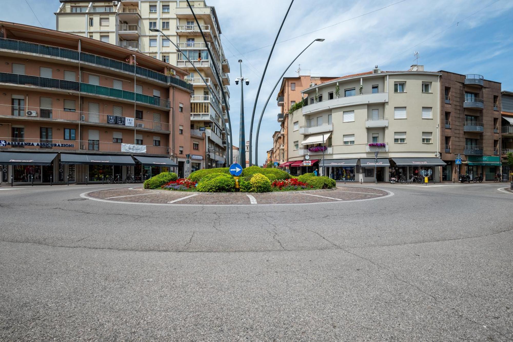 Apartamento La Comodita Del Centro ! *